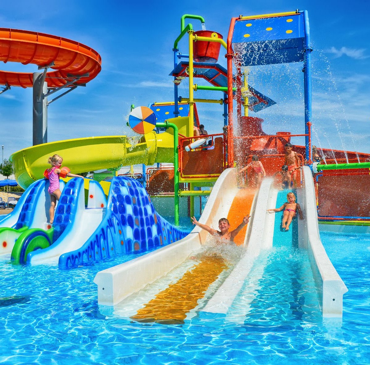 Yüzer Aqualand Havuz Kolaj 2